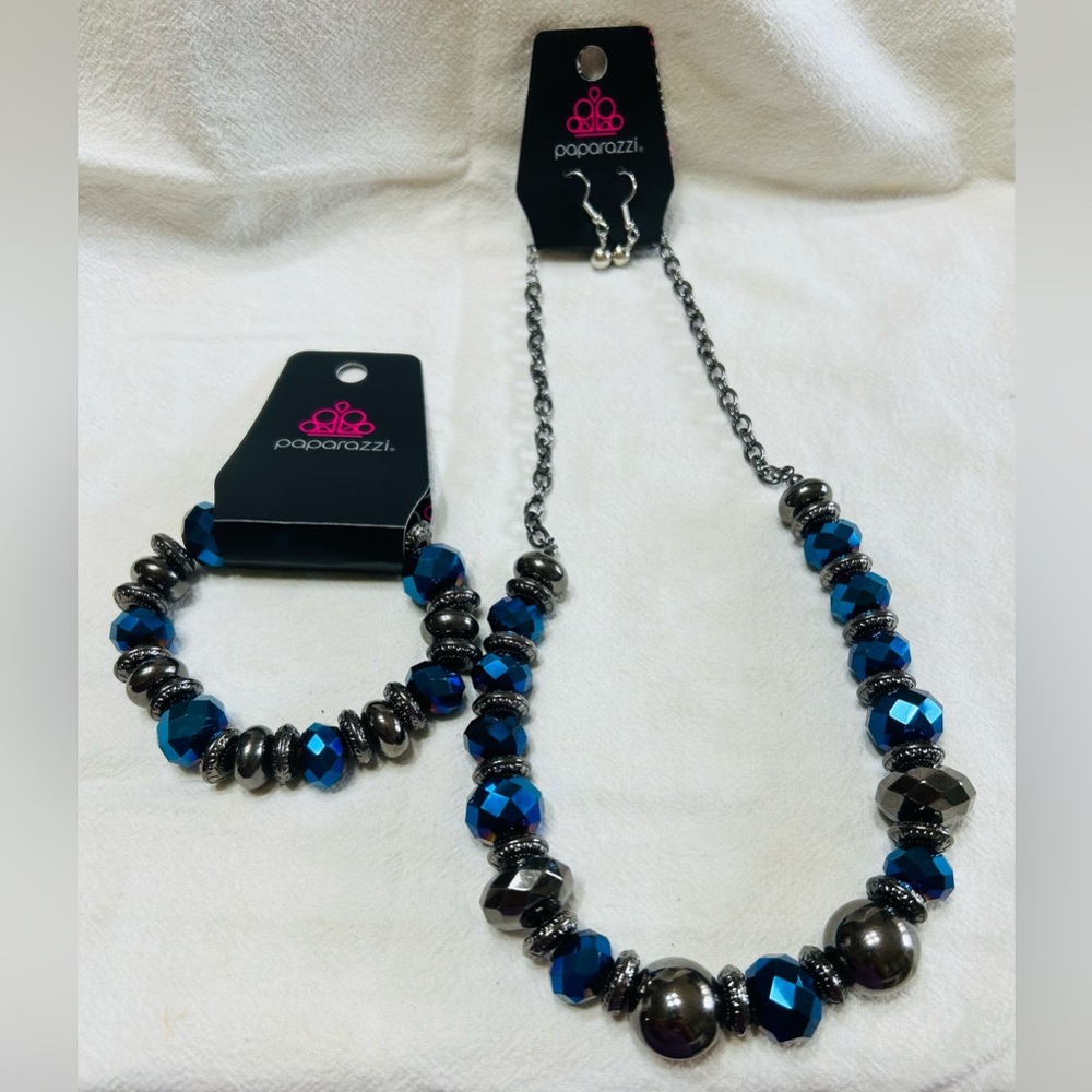 Paparazzi Interstellar Influencer necklace, earrings & bracelet set. NEW.
